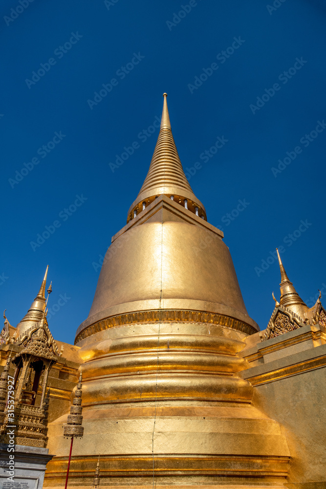 Fototapeta premium Golden buildings in Grand Palace complex, Bangkok - Thailand