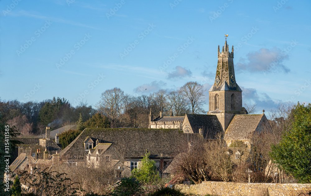 Φωτογραφία View of the ancient market town of Minchinhampton near to Stroud in The Cotswolds