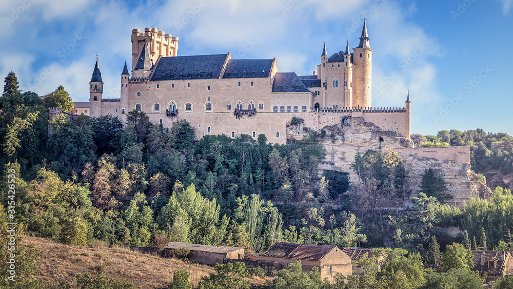  Panoramic views of the Alcazar of Segovia