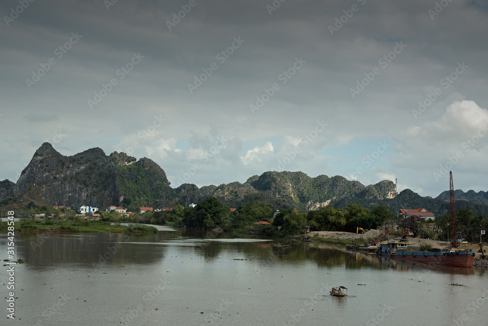 Fototapeta premium Trockene Halong Bucht
