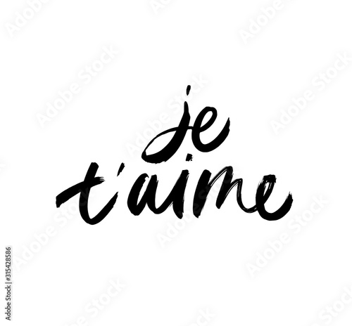 Je taime black ink vector lettering. I love you in french grunge handwritten inscription. Romantic hand drawn phrase