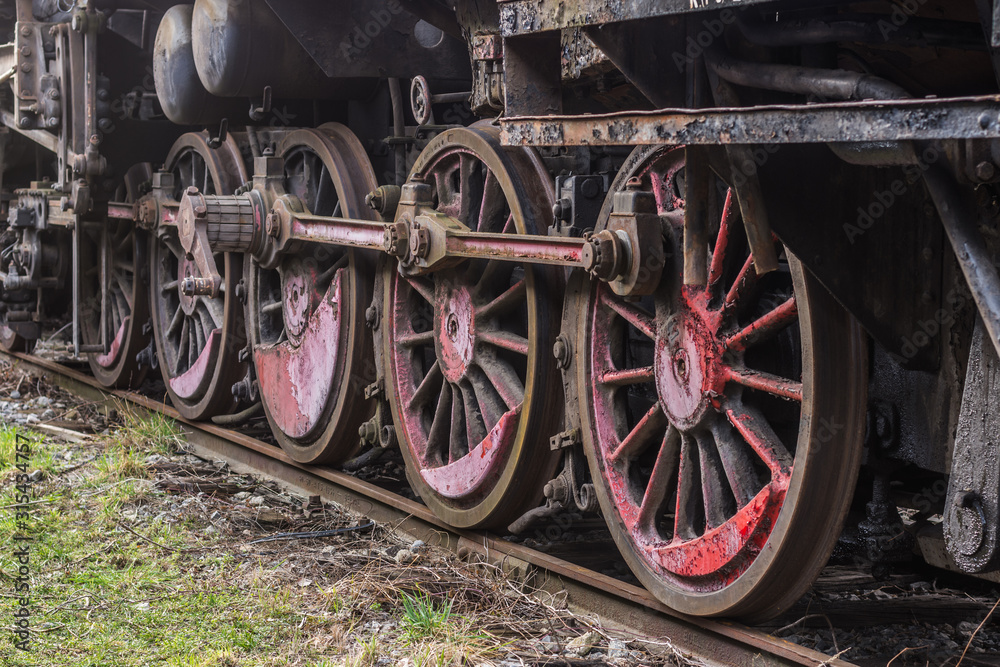 raeder mit verschiedenen gegengewichten einer alten lokomotive raeder mit verschiedenen gegengewichten einer alten lokomotive