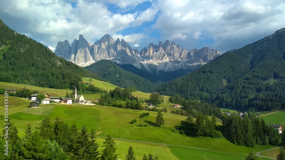 Fototapeta premium Majestic landscape of Antorno lake with famous Dolomites mountain peak of Tre Cime di Lavaredo in background in Eastern Dolomites, Italy Europe. Stunning nature scenery and scenic travel destination.