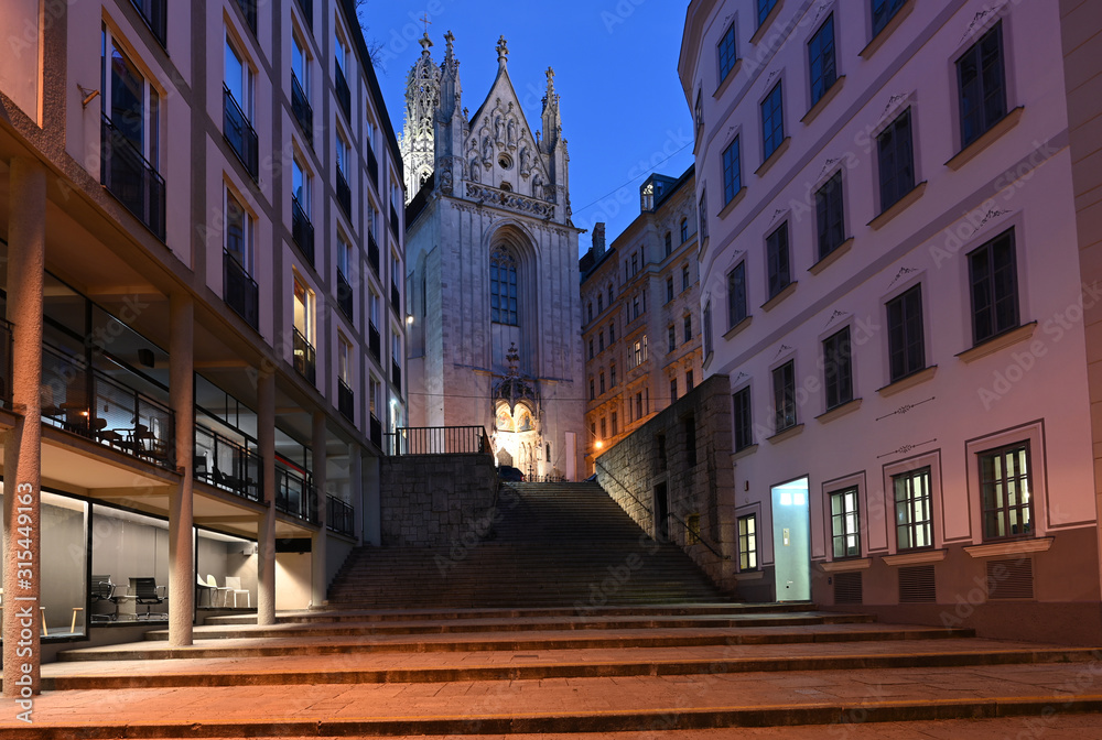 Fototapeta premium Maria am Gestade church at night Inner Stadt Vienna Austria