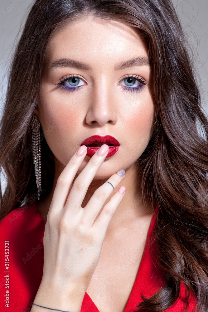 Beauty Model Woman with Long Brown Hair. Healthy Hair and Beautiful Professional Makeup. Red Lips and Smoky Eyes Make up. Gorgeous Glamour Lady Portrait. Beauty Model Woman with Long Brown Hair. Healthy Hair and Beautiful Professional Makeup. Red Lips and Smoky Eyes Make up. Gorgeous Glamour Lady Portrait.