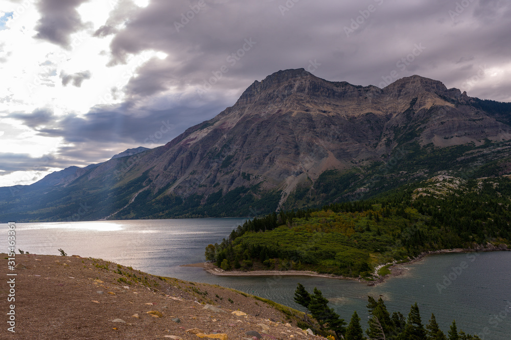 Obraz premium lake in mountains