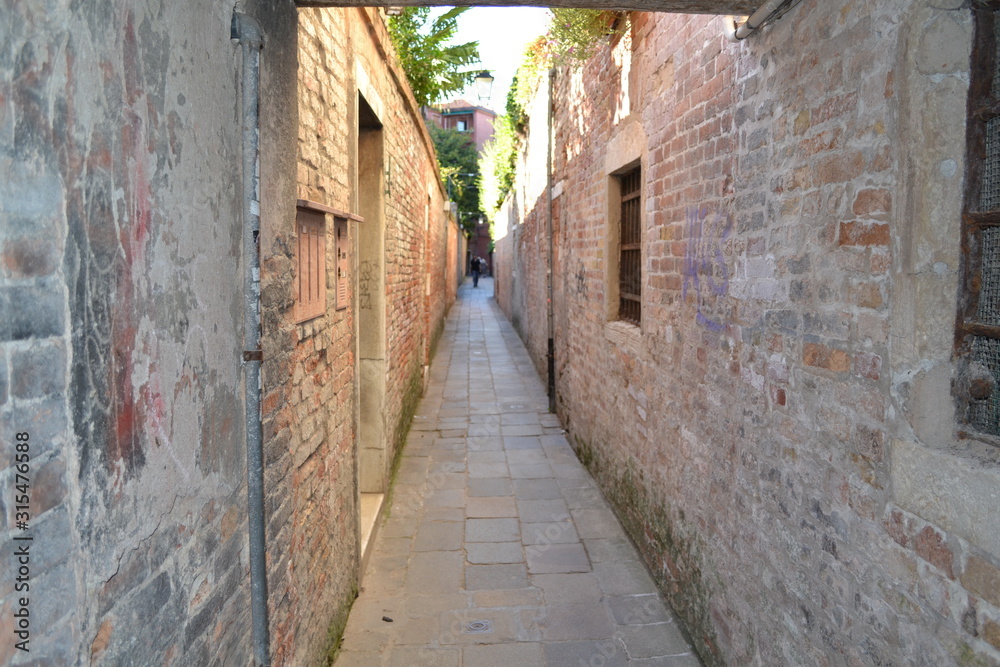 narrow street in old town of venice