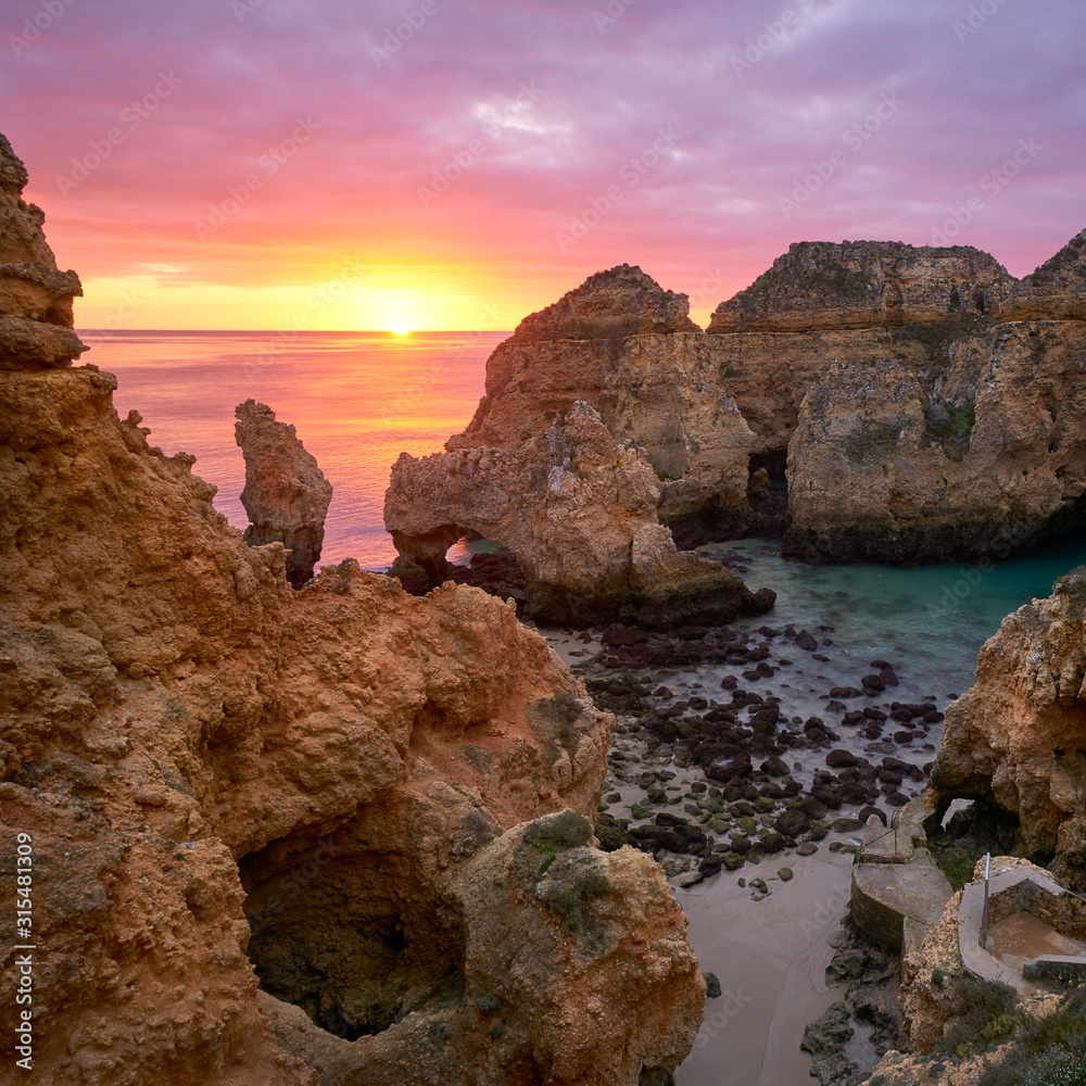 Fototapeta premium Ponta da Piedade in Lagos at sunrise, in Portugal
