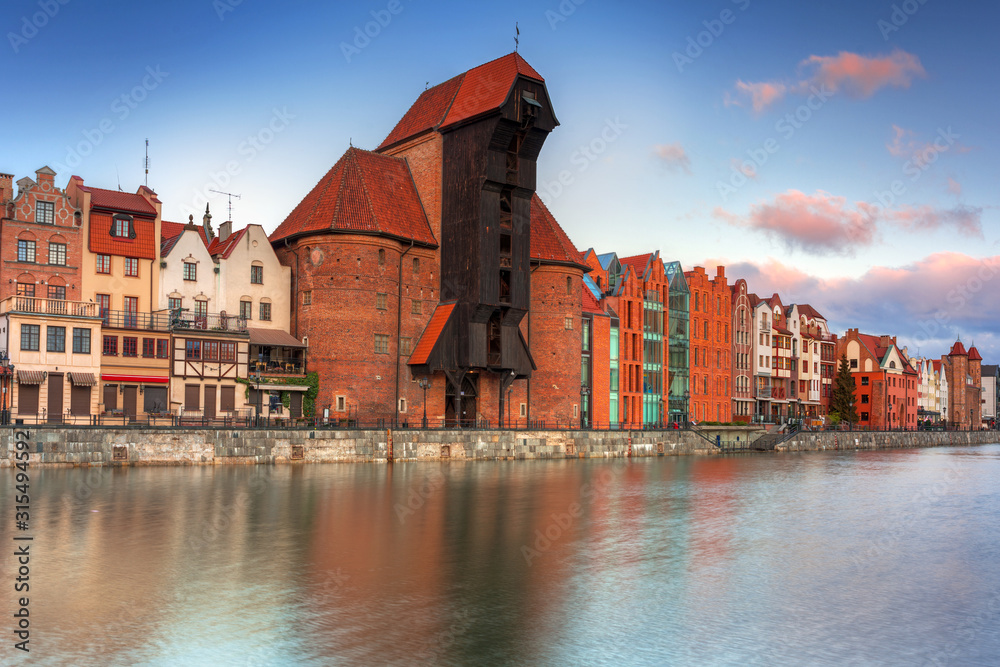 Naklejka premium Beautiful scenery of the old town in Gdansk over Motlawa river at sunrise, Poland.