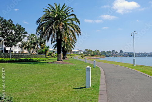 Canvas Print Cabarita wharf to Breakfast point coastal walk with modern houses, Sydney, Austr