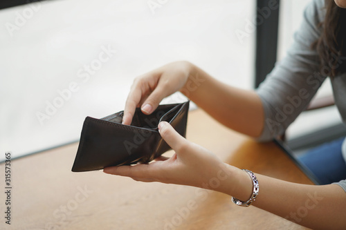 Broke. No money and cash in the wallet. She has no money to pay.
