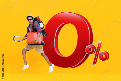 Εκτύπωση καμβά Excited tourist  travel with 0% interest instalment payment plan