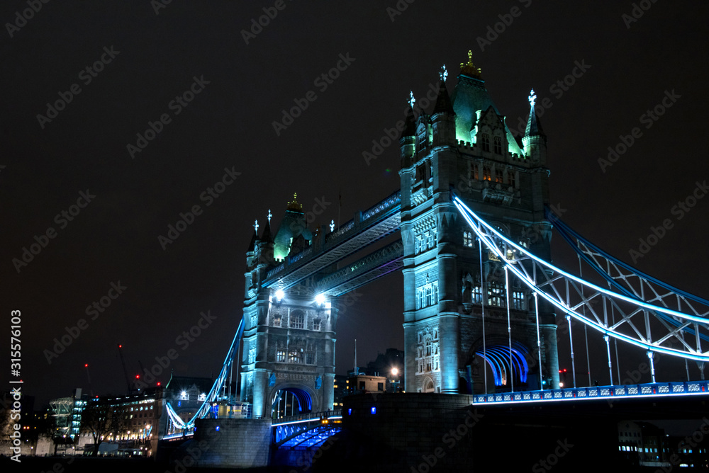 Fototapeta Tower bridge by night