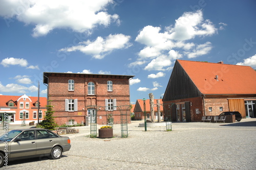 Eggesin, Stadtzentrum mit Rathaus und Vierseitenhof photo