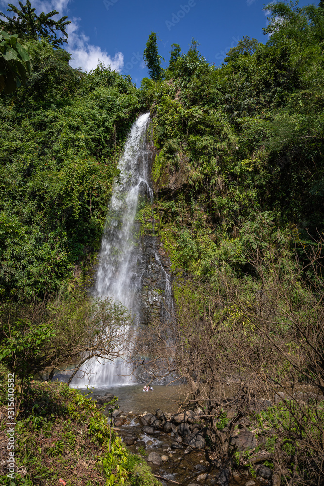 Fototapeta premium Kaeng Yuy waterfall at Vang Vieng , Laos. Southeast Asia.