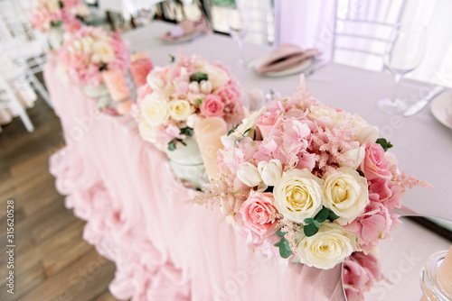 Table decor with flowers for a wedding party.