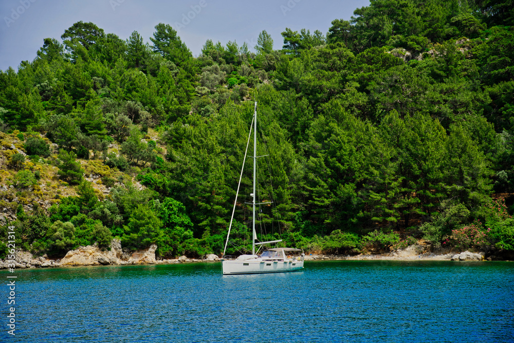 Segelyacht in der türkischen Ägais Segelyacht in der türkischen Ägais