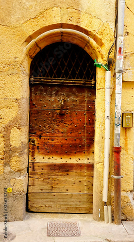 Porte ancienne typique du vieux lyon