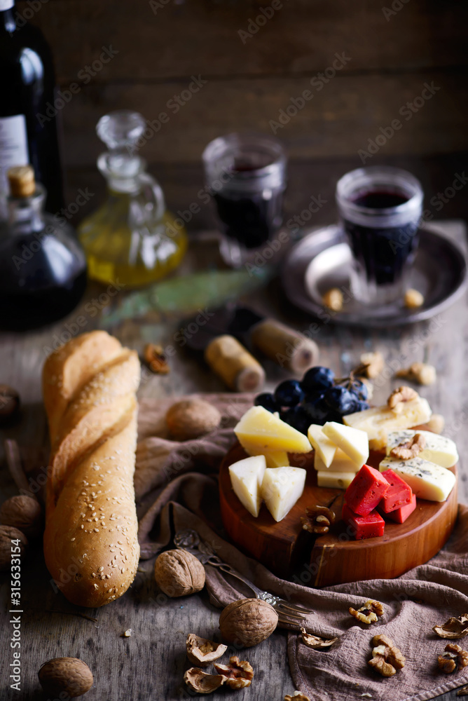 Fototapeta premium cheese on the cutting board. selective focus