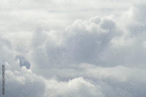 Fototapeta Naklejka Na Ścianę i Meble -  Weisse Wolken, Grauer Himmel Hintergrundbild, Deutschland, Europa