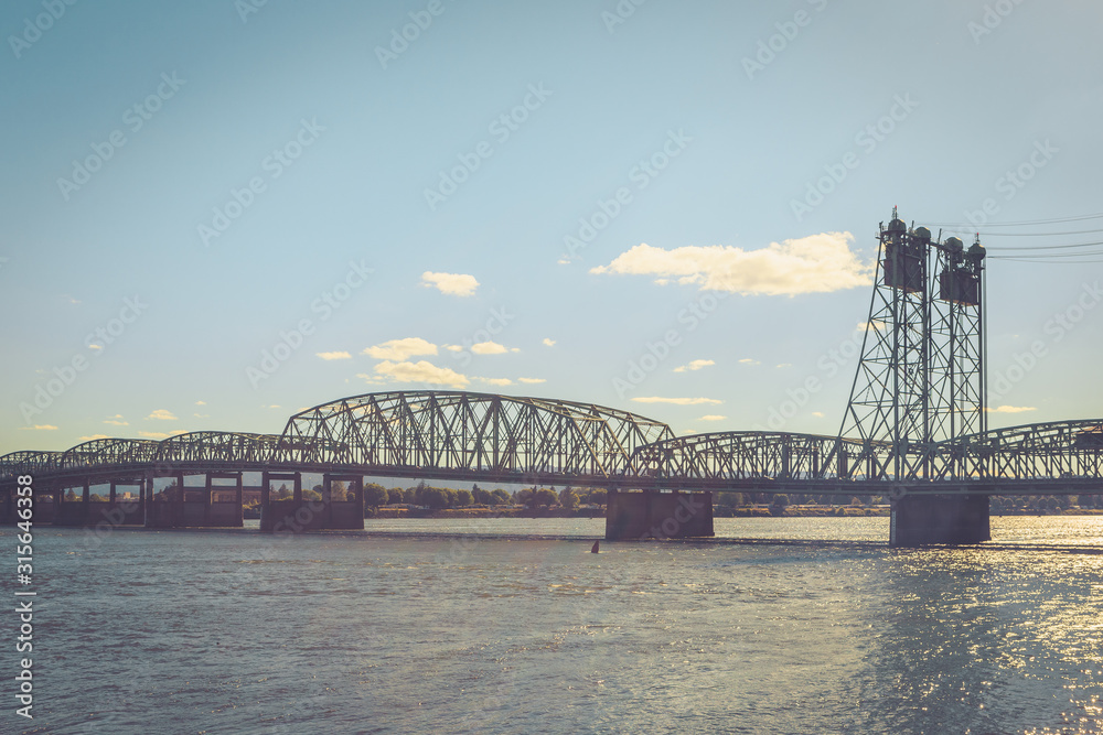 Fototapeta premium Columbia River Bridge in Vancouver downtown, USA