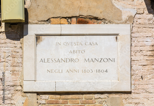 In questa casa abitò Alessandro Manzoni negli anni photo
