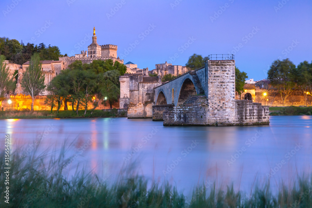 Obraz Panoramic view of famous medieval Saint Benezet bridge and Palace of the Popes during evening blue hour, Avignon, southern France