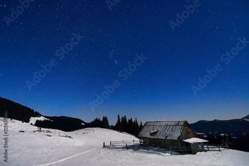 Starry night in the mountains © Mny-Jhee