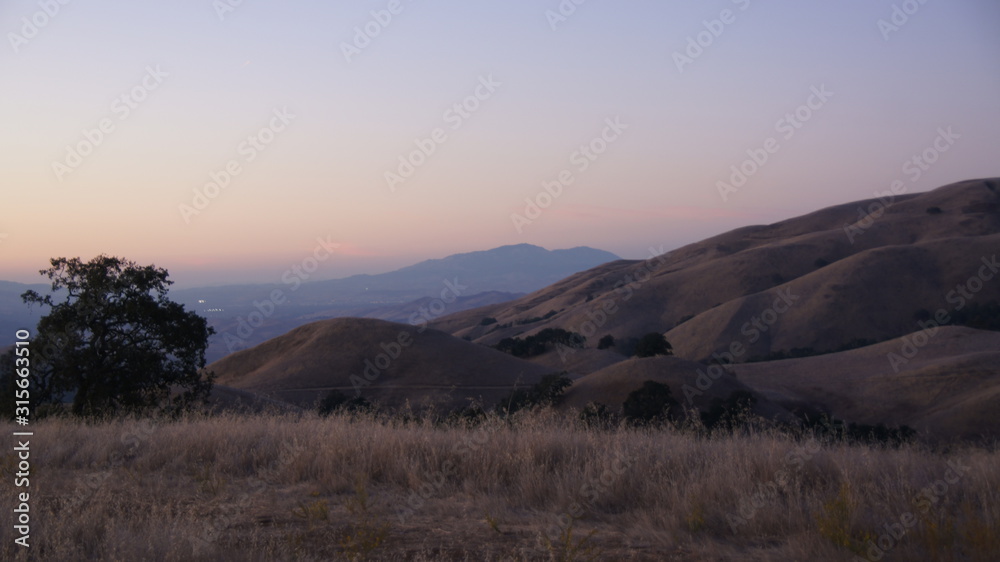 Obraz premium hills at sunset