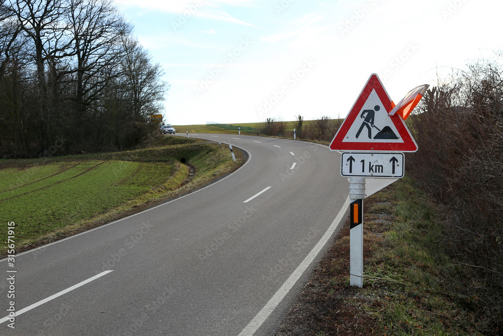 Traffic sign indicates that work is underway on the road Traffic sign indicates that work is underway on the road