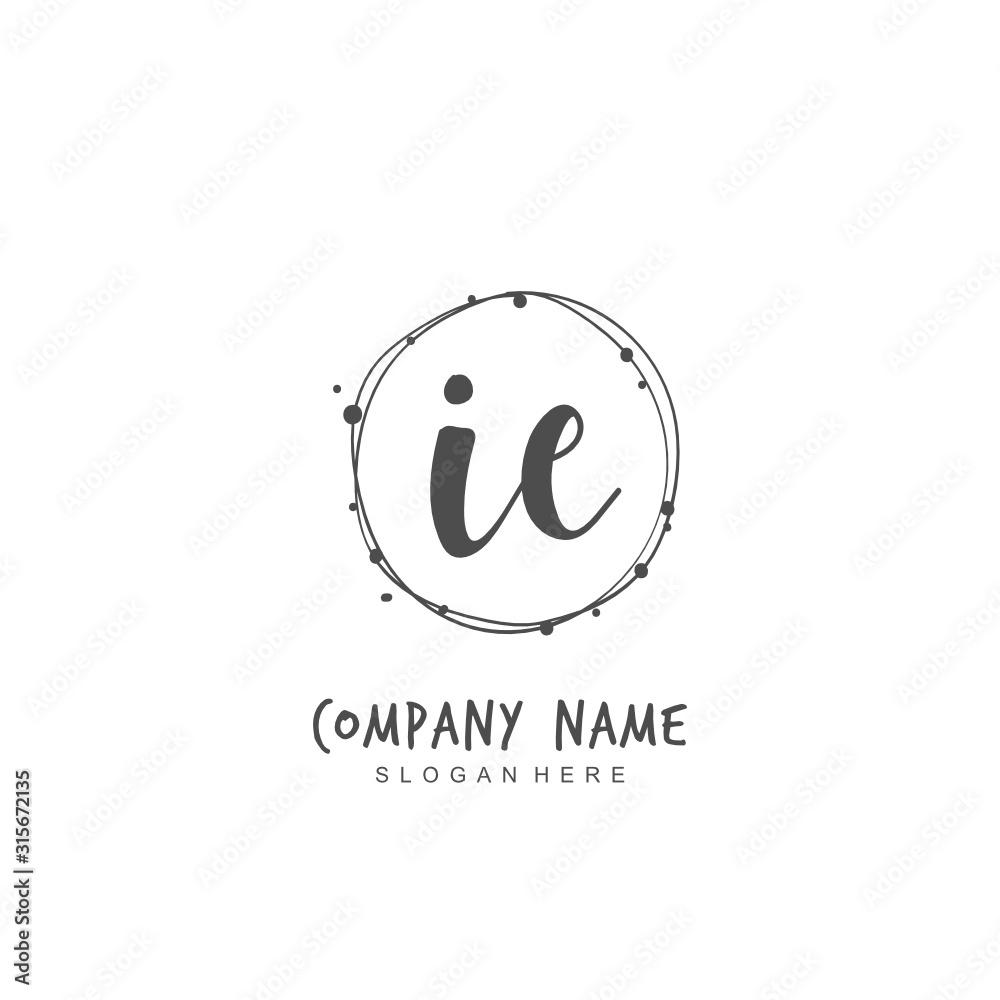 Obraz premium Handwritten initial letter I C IC for identity and logo. Vector logo template with handwriting and signature style.