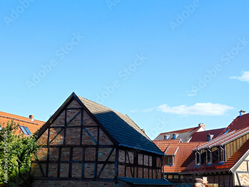 Häuser einer historischen Altstadt © silbertaler