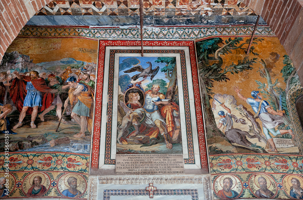 Φωτογραφία Royal persons and myth stories on colorful mosaic of 12th century Cappella Palat