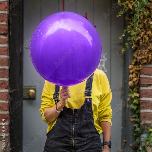 Girl and Ballon