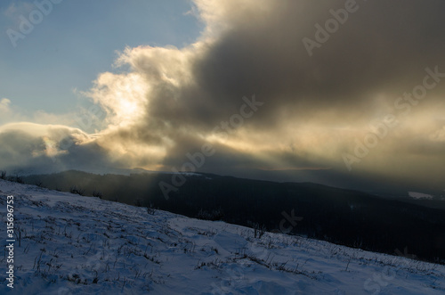 Fototapeta Naklejka Na Ścianę i Meble -  Polonina Dźwiniacka Bieszczady zima 