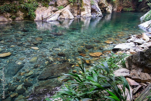 Río El Melcocho, trasparente, traslucido puro en Antioquia Colombia