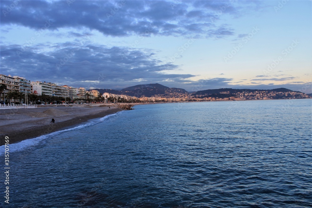 plage de Nice au coucher de soleil