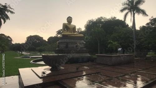 Colombo, Sri lanka, 20 ноября 2019, 7 F. R. Senanayake Mawatha, Viharamahadevi Park, Buddha view in the rain 4K photo