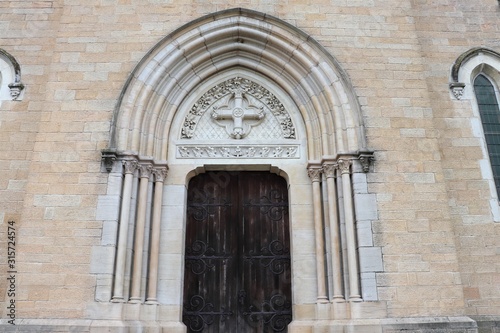 Eglise catholique Saint Martin dans le village de Magneneins - D  partement de l Ain - R  gion Rh  ne Alpes - France - Construite au 19   me si  cle - Vue de l ext  rieur