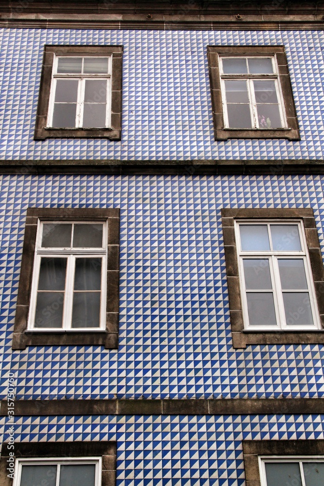Fototapeta premium Old colorful tiled facades in Porto city