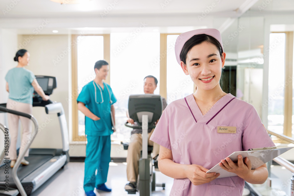 Medical workers to guide patients to exercise Medical workers to guide patients to exercise
