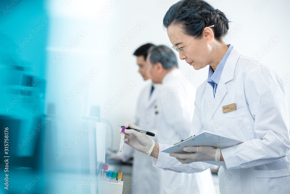 Medical experts to do research and analysis Medical experts to do research and analysis