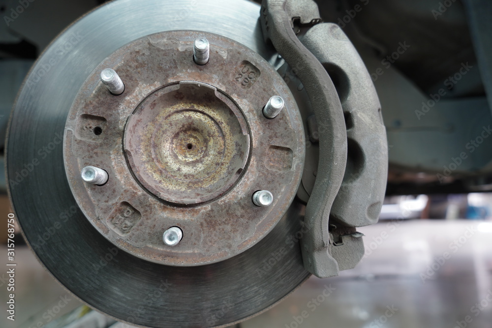 Car's disc brake details