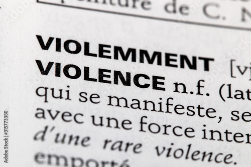 Définition du mot violence dans le dictionnaire français photo