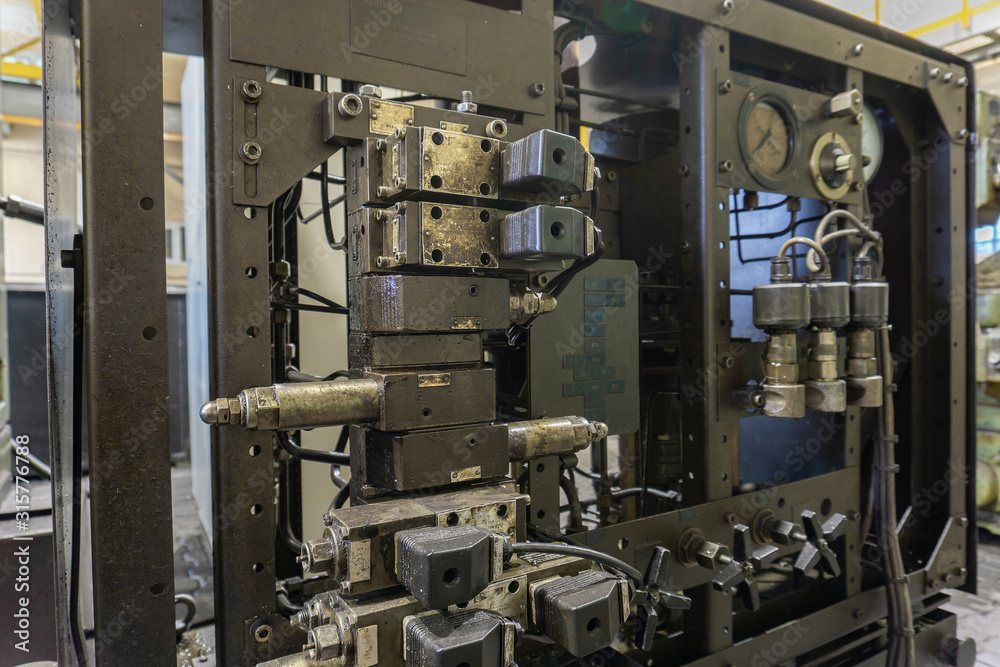 Hydraulic system of a metal cutting machine, high pressure oil s Hydraulic system of a metal cutting machine, high pressure oil s