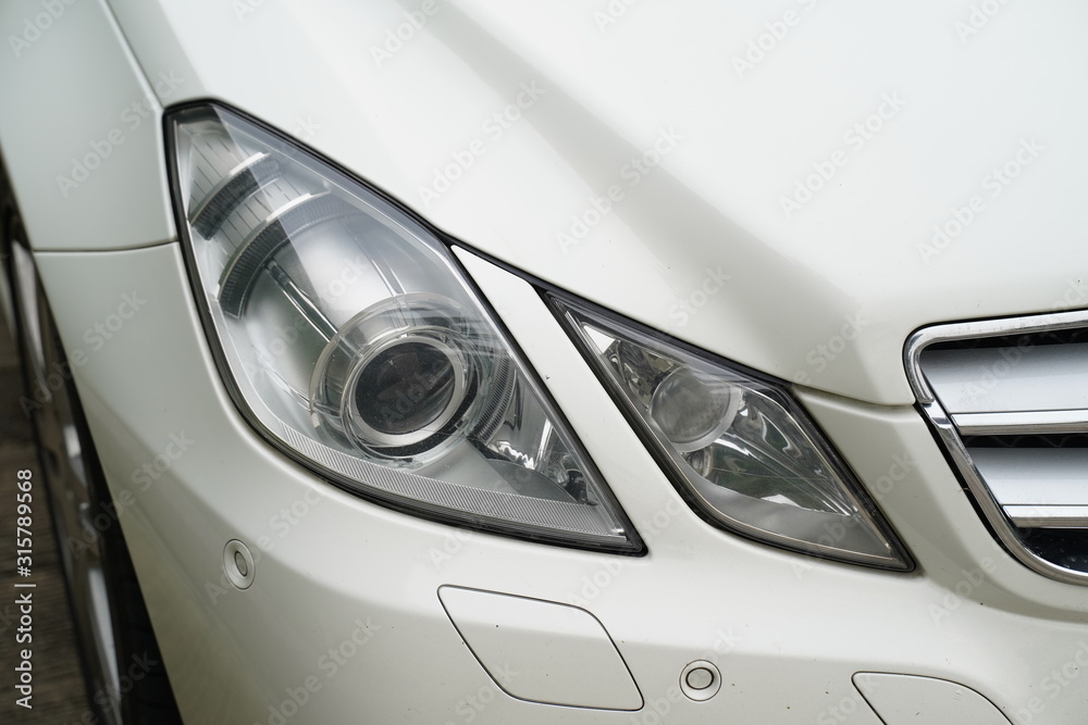 Car's headlamp detail