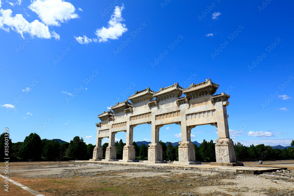 Fototapeta premium Chinese ancient stone arch