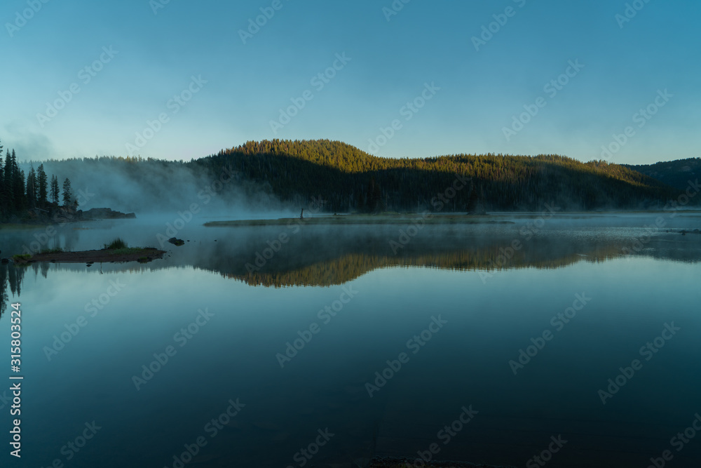 Fototapeta premium lake in the mountains