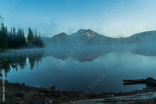 Fototapeta Naklejka Na Ścianę i Meble -  lake and fog in mountains