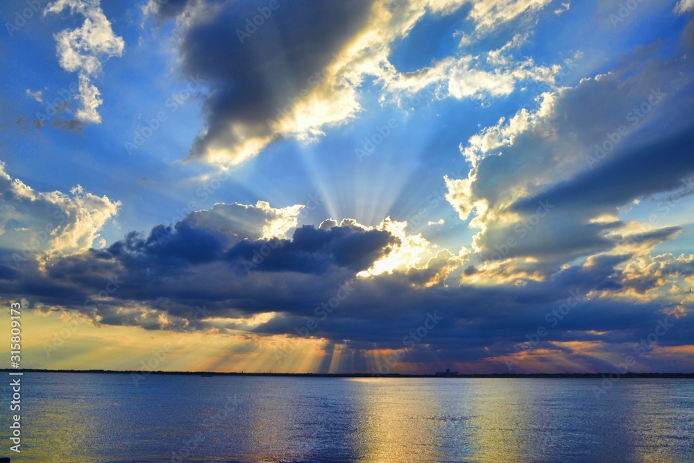 Naklejka premium Rayos de sol